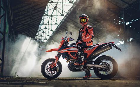 ktm 690 motard grafica gucci|2024 KTM 690 SMC R .